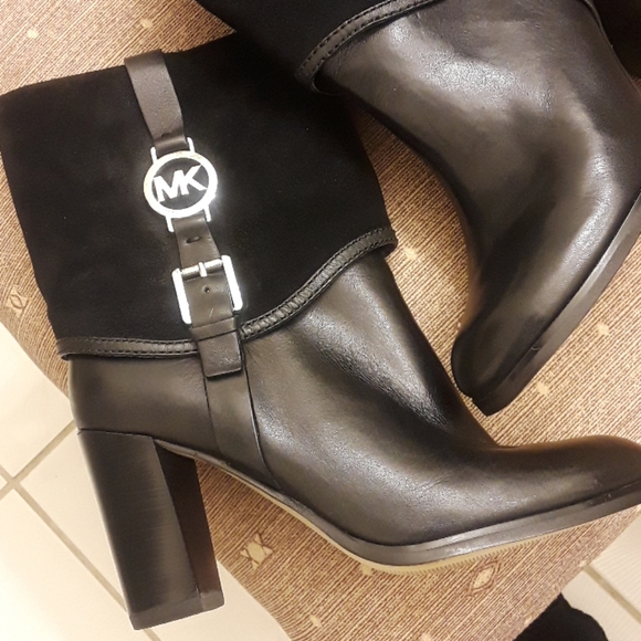 Michael Kors Boots, size 8M. Fulton Bootie - Picture 2 of 4